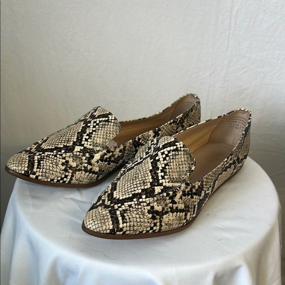 Aldo Cream and Black Loafers with Snake Print - Picture 1 of 8